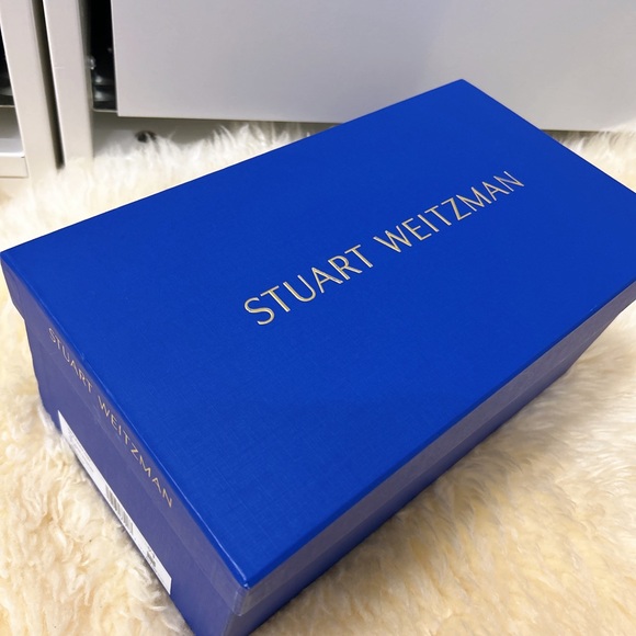 Stuart Weitzman - Picture 5 of 10